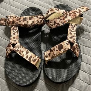 Women’s sandals that I haven’t used
